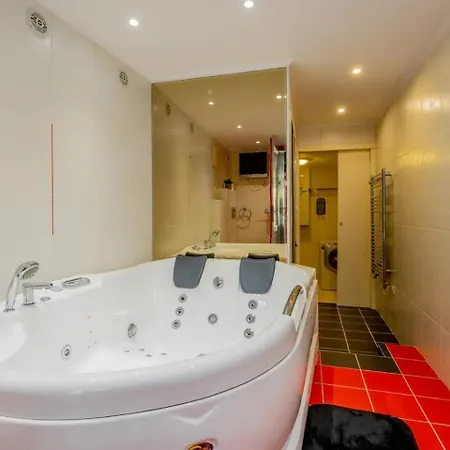 Apartman Wellness Private Space In Gozdu With Jacuzzi In Cbd Budapest