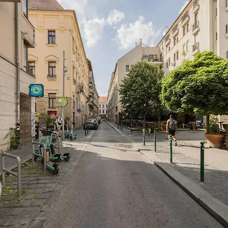 Wellness Private Space In Gozdu With Jacuzzi In Cbd Budapest