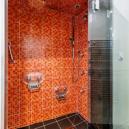 Wellness Private Space In Gozdu With Jacuzzi In Cbd