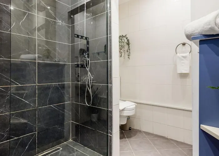 דירה Wellness Private Space In Gozdu With Jacuzzi In Cbd בודפשט