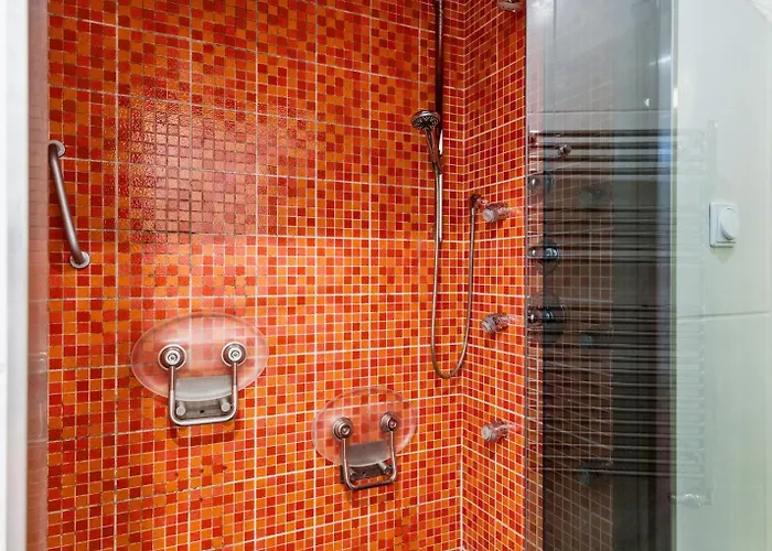 Wellness Private Space In Gozdu With Jacuzzi In Cbd